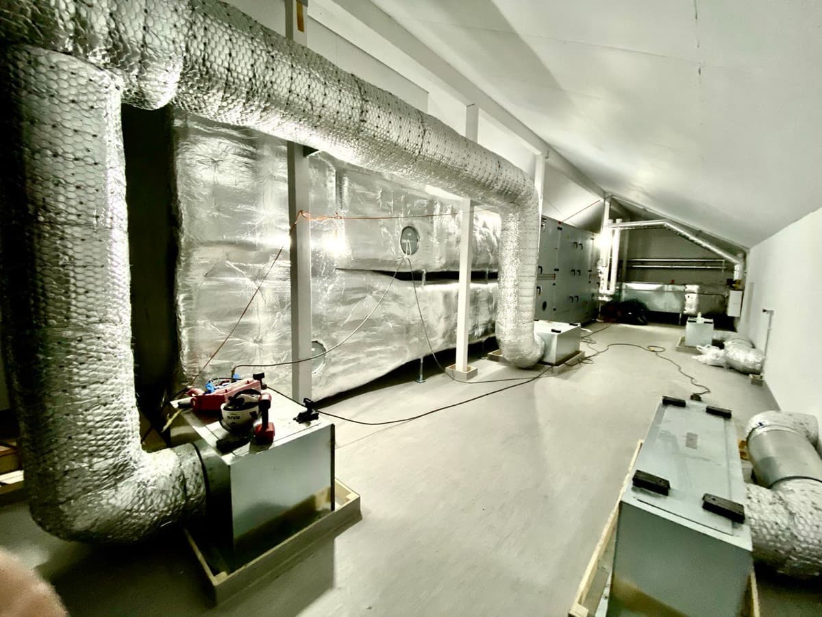 Isolering av ventilationskanaler på vind